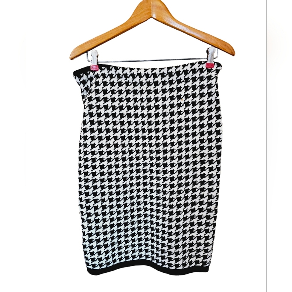 Houndstooth Pull on Knit Mini Skirt Small